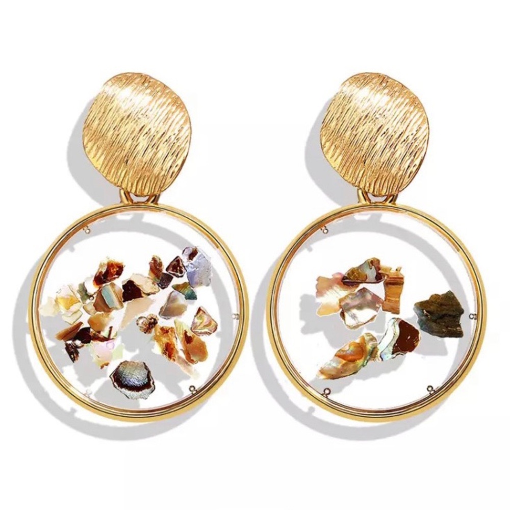 Gold Round Resin Drop Earrings 🎁 BUNDLE EARRINGS - 3/$55 OR 5/$70 🎁